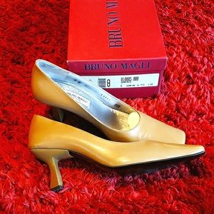 Authentic Vintage Bruno Magli Heels Shoes Pumps Leather size 8